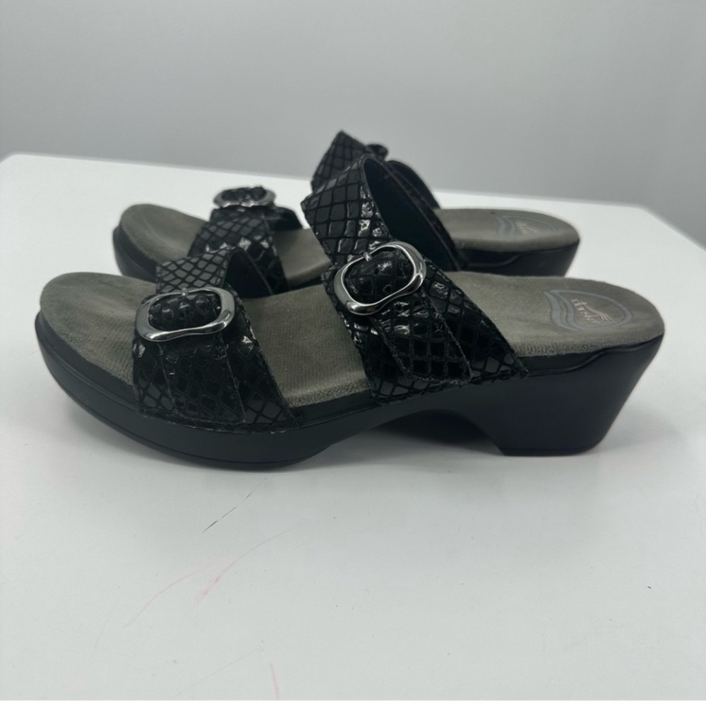 Dansko Sophie Sandals 2 Straps Buckles 
Womens EU 39 Black Patent Shiny Leather